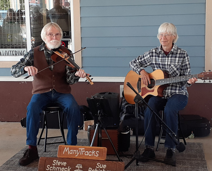 Steve & Sue playing music at the Escanaba Farmers Market